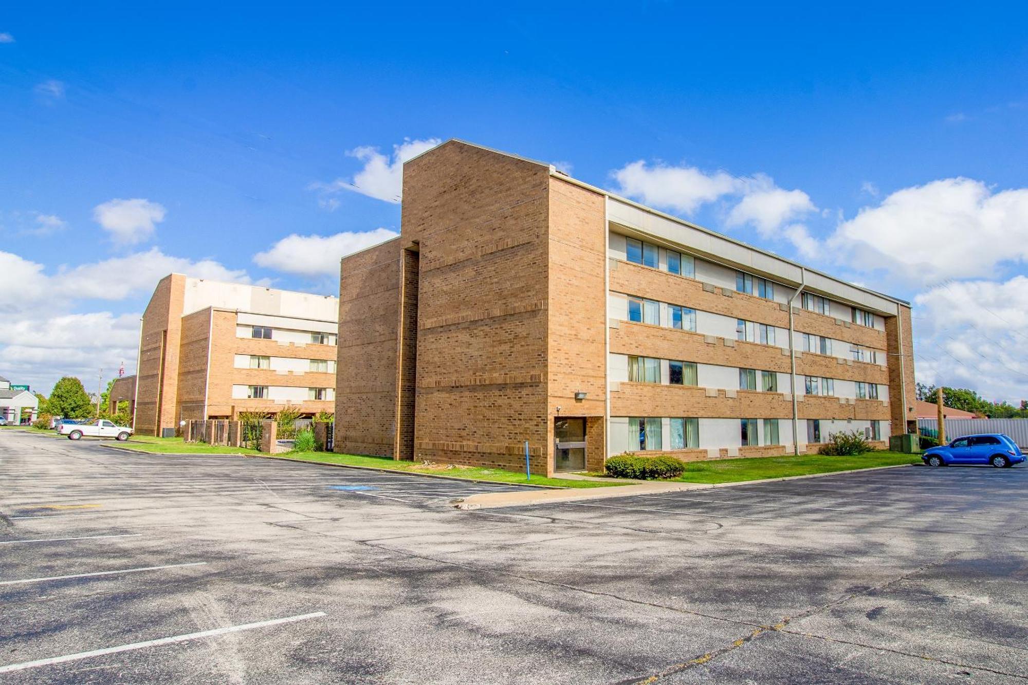 Tulsa Square Hotel Central, I-44 By Oyo Zewnętrze zdjęcie